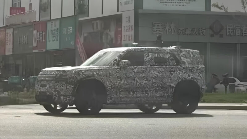 Freelander da Chery Jaguar Land Rover é flagrado em testes na China