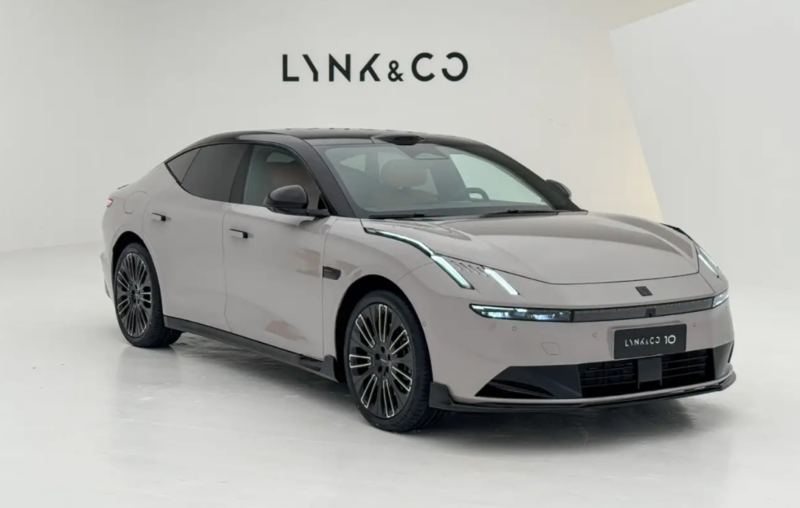 Lynk & Co lança sedã híbrido 10 EM-P com 523 cv na China