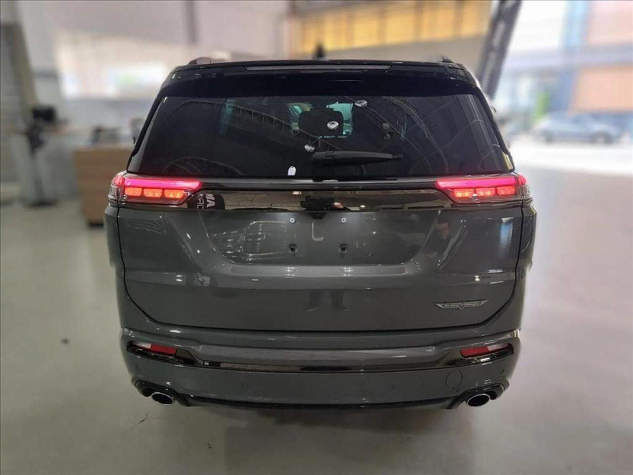 Jeep Commander Overland tem mega desconto de R$ 58 mil para CNPJ em julho
