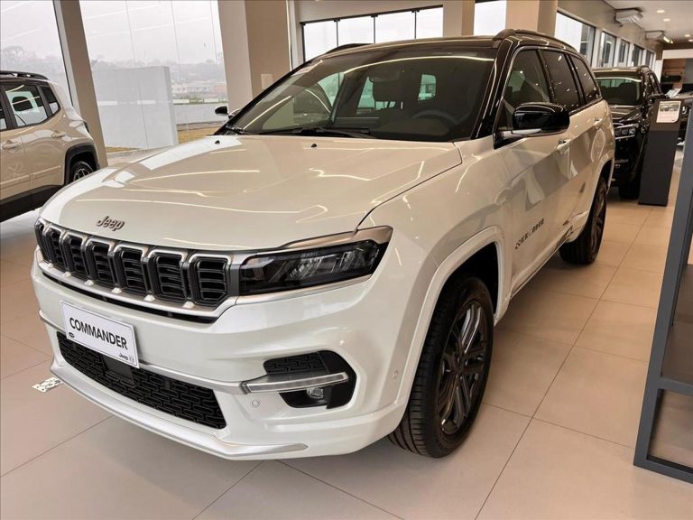 Jeep anuncia Commander Blackhawk com descontão de R$ 47.740 para CNPJ