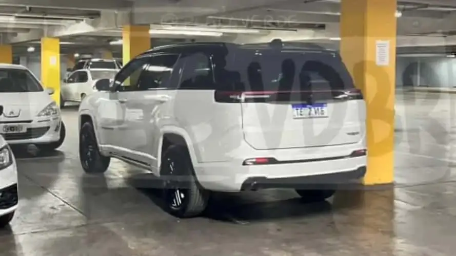 Flagra revela novo Jeep Commander 2026 sem camuflagem antes do lançamento oficial