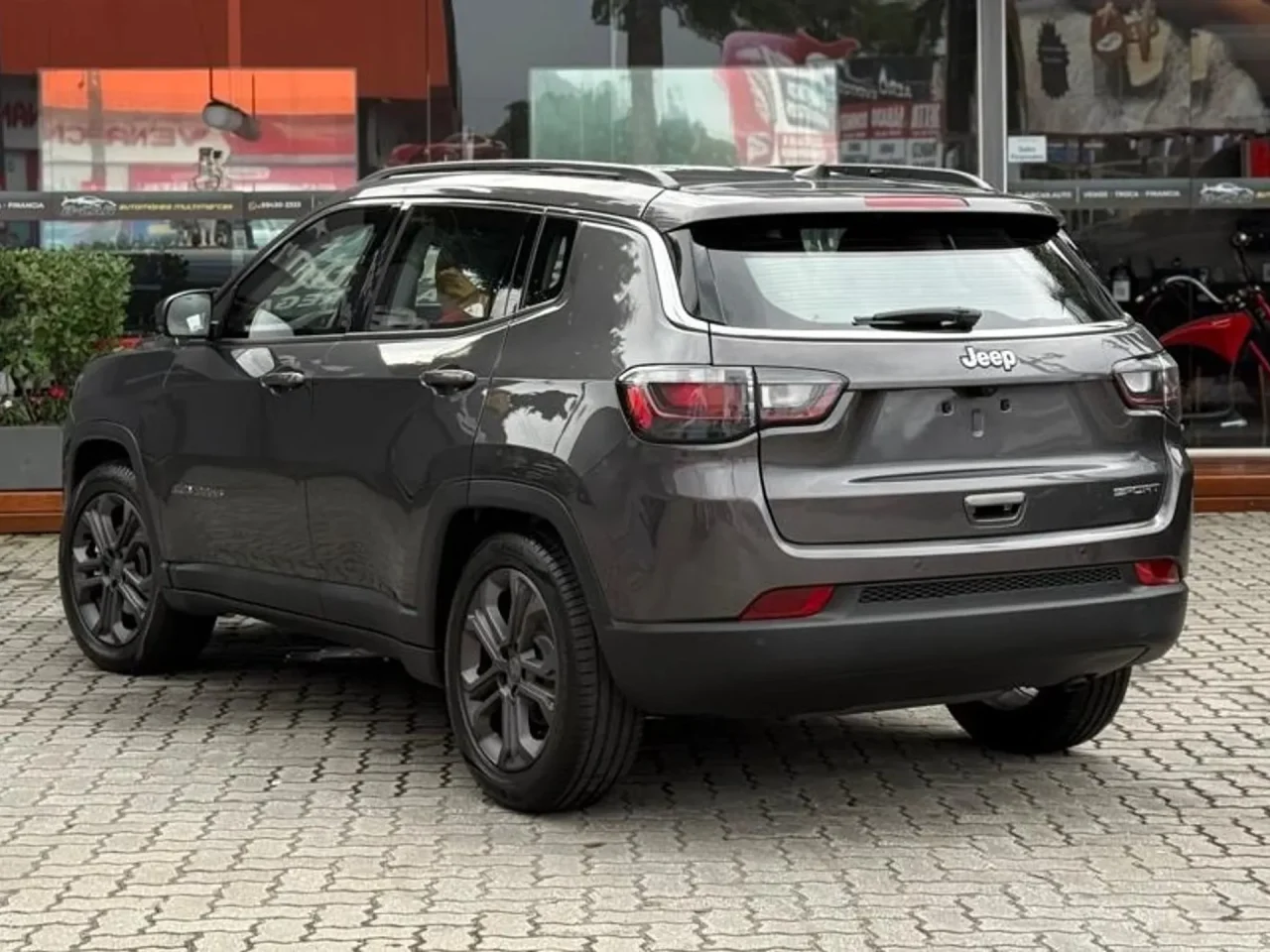 Jeep anuncia Compass Longitude com uma bolada de desconto de R$ 37.100 para CNPJ