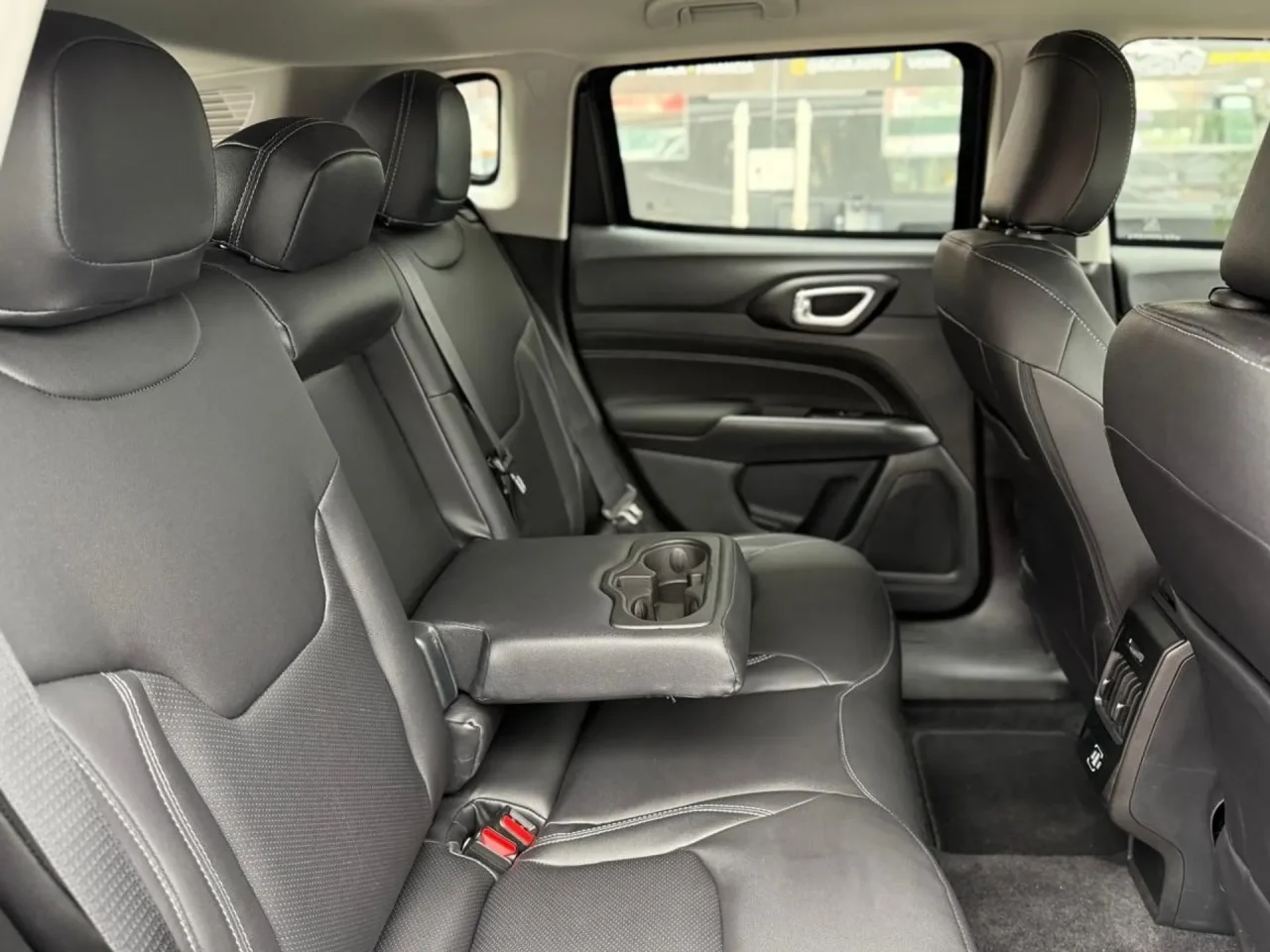 Jeep anuncia Compass Longitude com uma bolada de desconto de R$ 37.100 para CNPJ