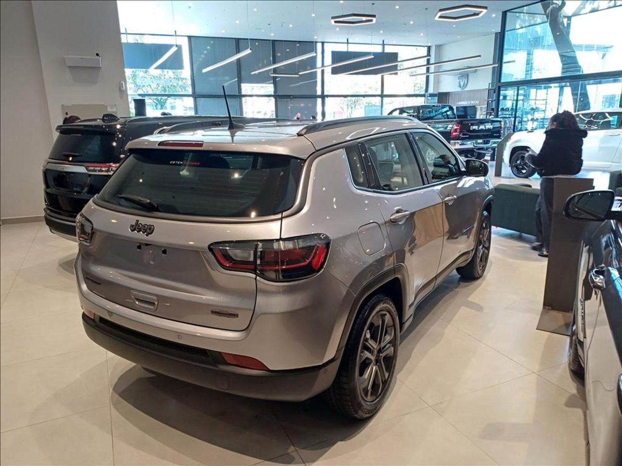 Jeep Compass Limited T270 sai R$ 40,9 mil mais barato para CNPJ