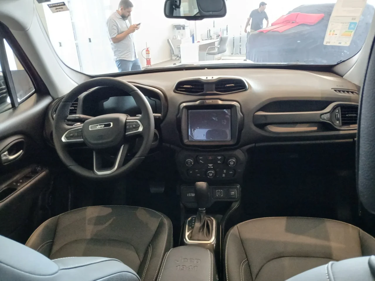 Jeep libera Renegade Sahara com mega descontão de R$ 19.123 para PcD