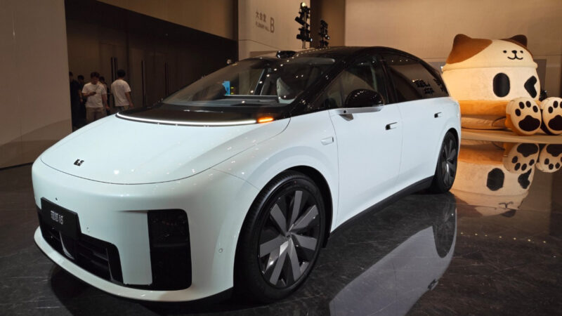 Li Auto i8 chega ao mercado chinês com autonomia de até 720 km