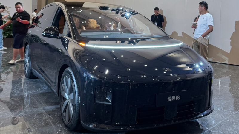 Li Auto i8 chega ao mercado chinês com autonomia de até 720 km