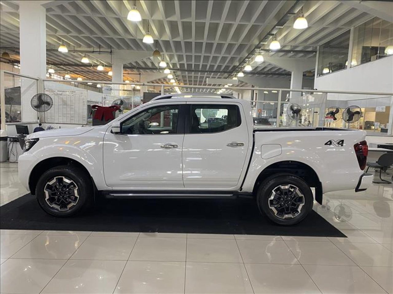 Nissan libera Frontier XE com bolada de desconto de R$ 33.300 para CNPJ
