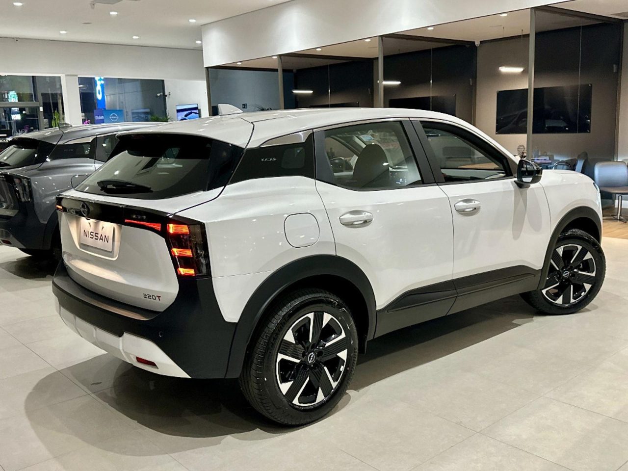 Nissan celebra 700 mil carros produzidos em Resende com novo Kicks Sense
