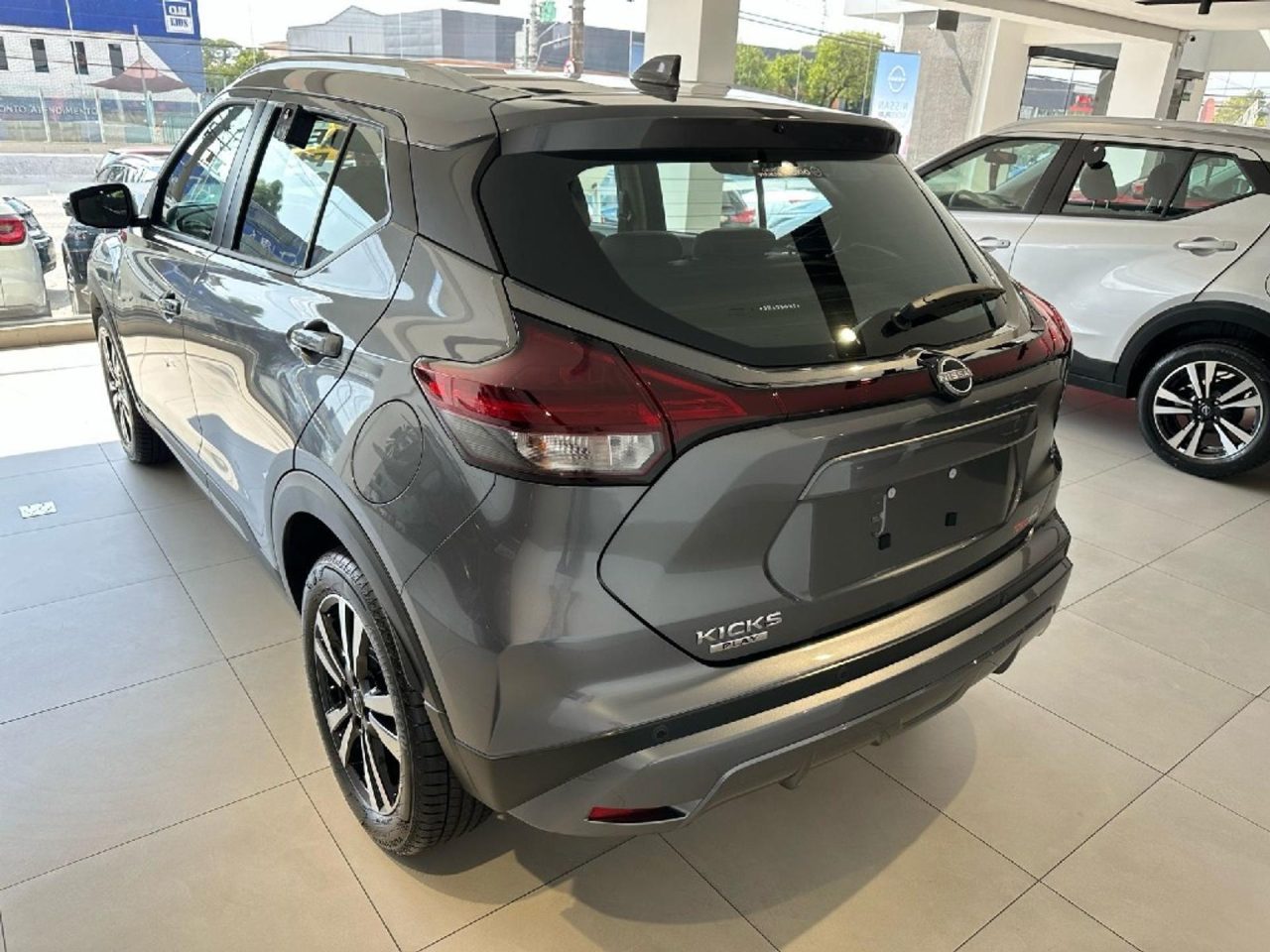 Com desconto de R$ 28 mil, Nissan Kicks Play Active Plus custa menos que Polo