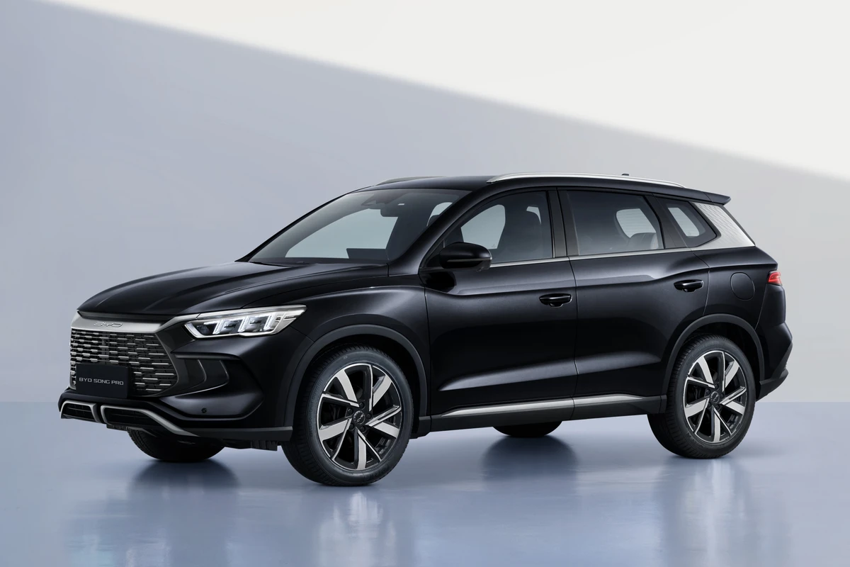 BYD Song Pro chega a linha 2026 com pacote de assistência mais completo