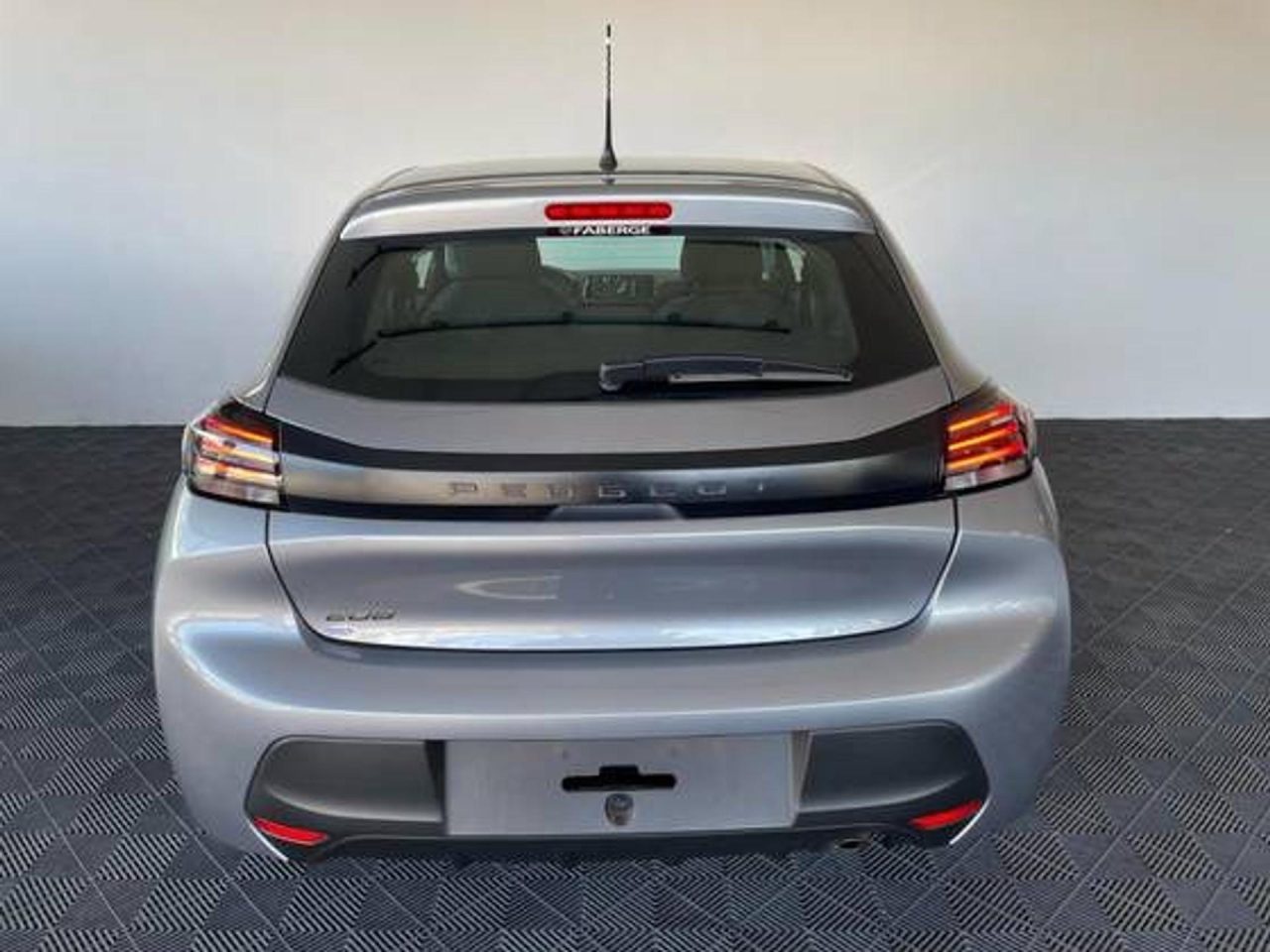Peugeot 208 para PcD sai por R$ 69.390 e custa menos que o Fiat Mobi
