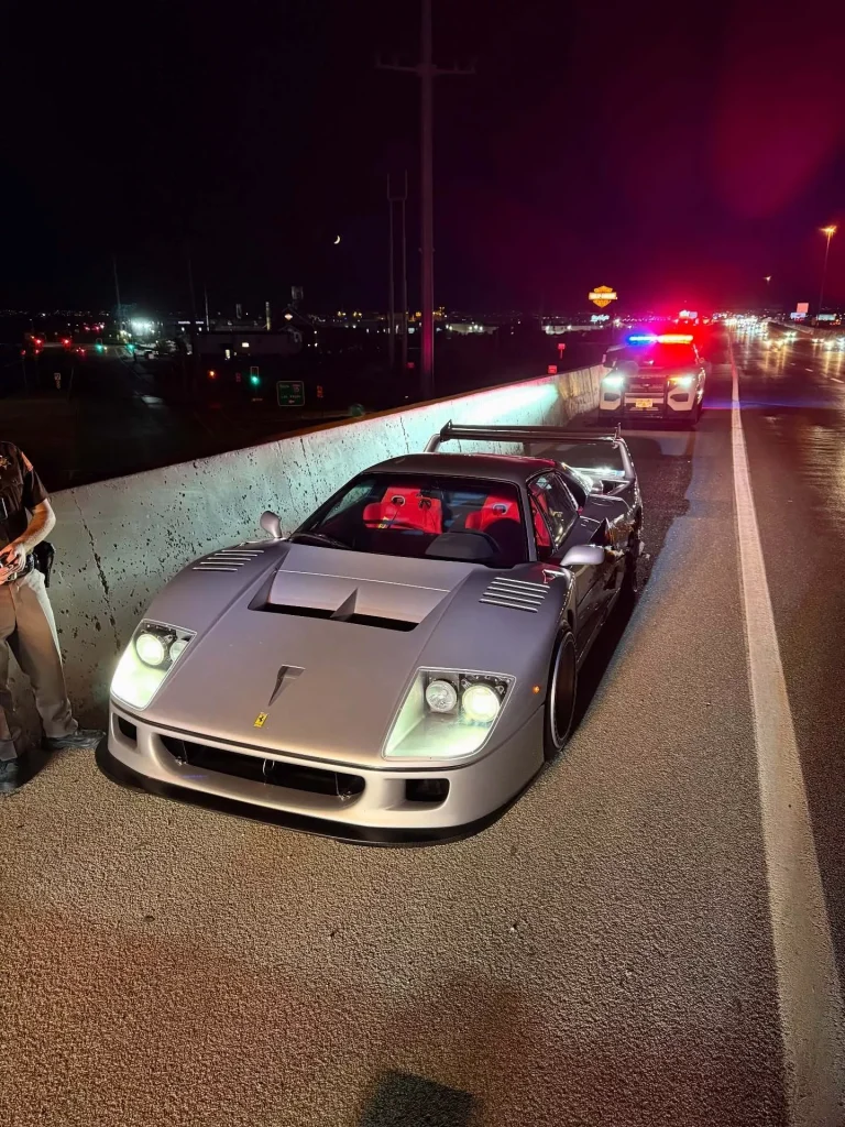 Motorista de Ferrari F40 busca responsável por colisão em Utah com recompensa