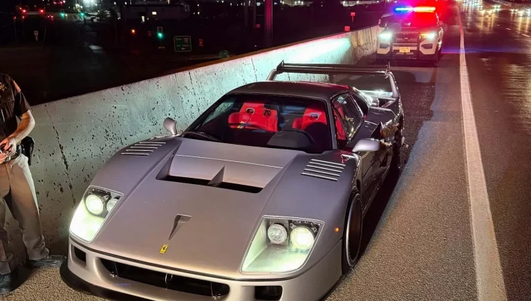Motorista de Ferrari F40 busca responsável por colisão em Utah com recompensa