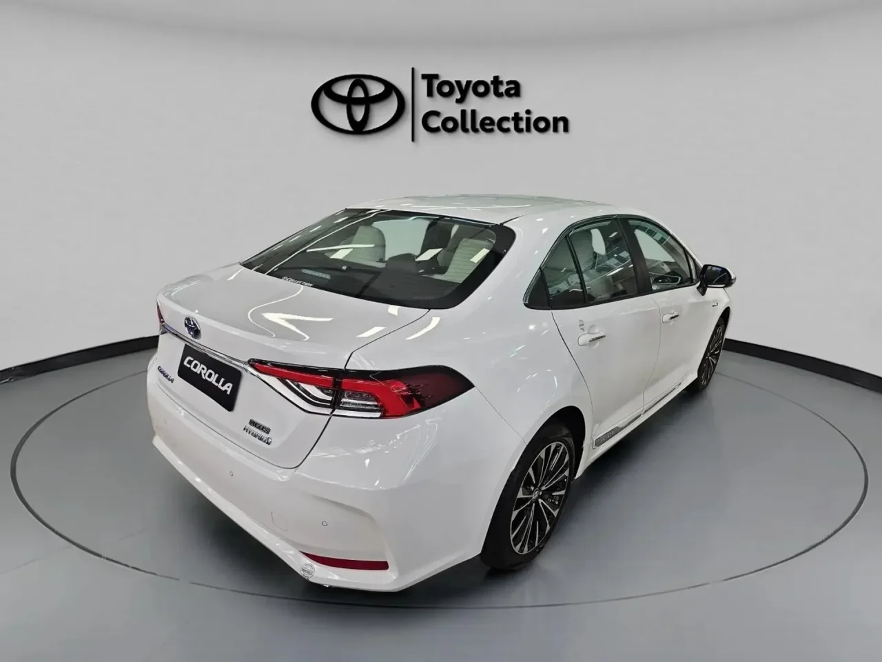 Toyota anuncia Corolla Altis Hybrid com descontão de R$ 15.292 para PcD