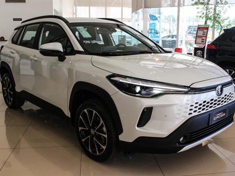 Toyota oferece até R$ 14.620 de desconto no Corolla Cross XRE para PcD