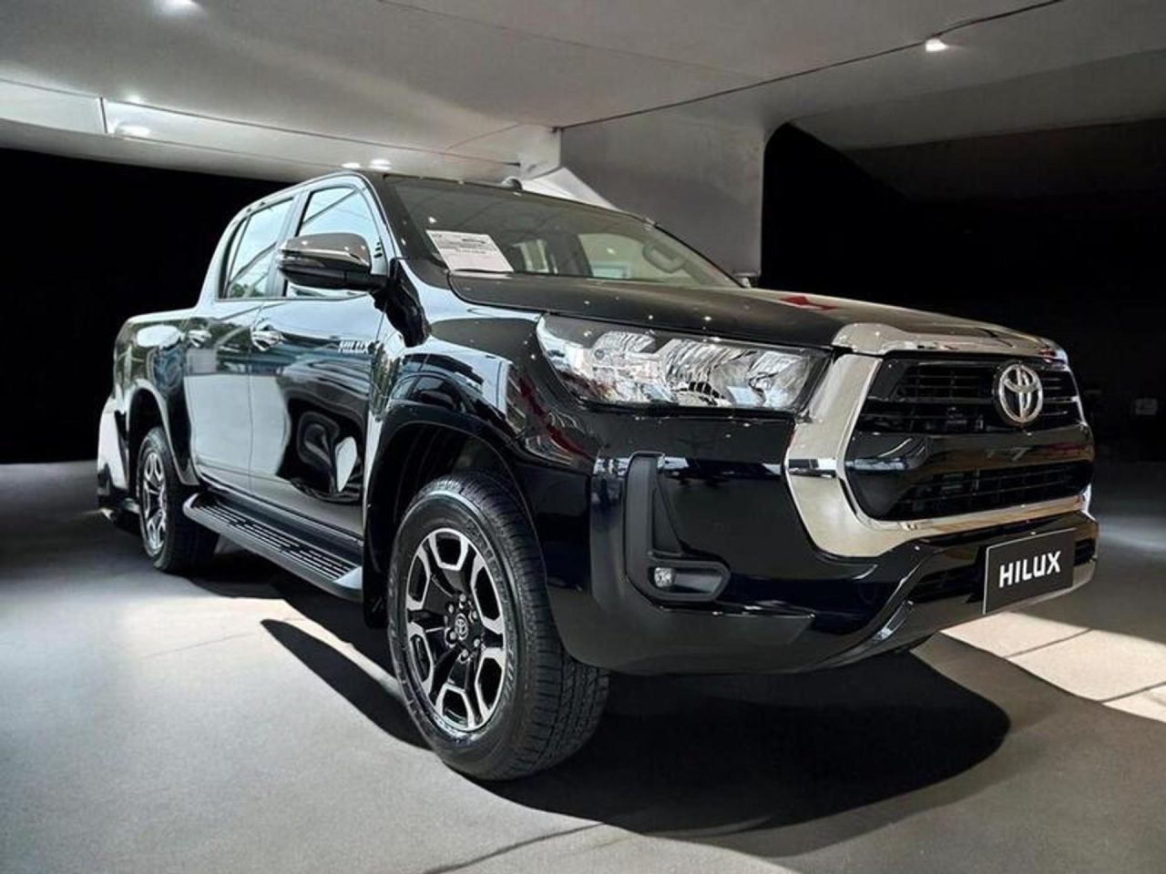 Toyota libera desconto de R$ 52.018 na Hilux Power Pack AT para CNPJ