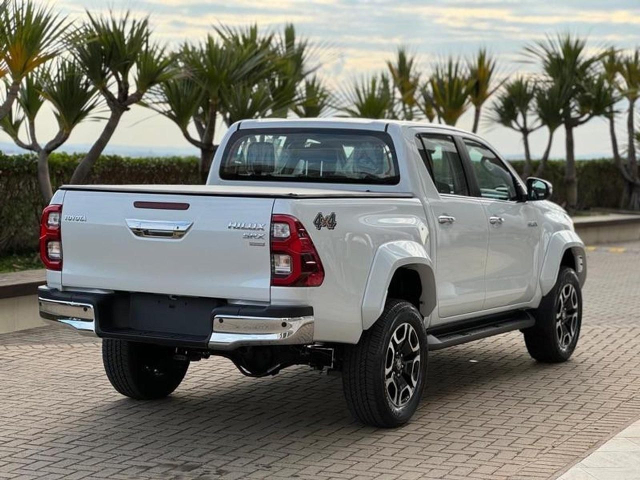 Toyota Hilux Power Pack MT tem descontão de R$ 50 mil para CNPJ