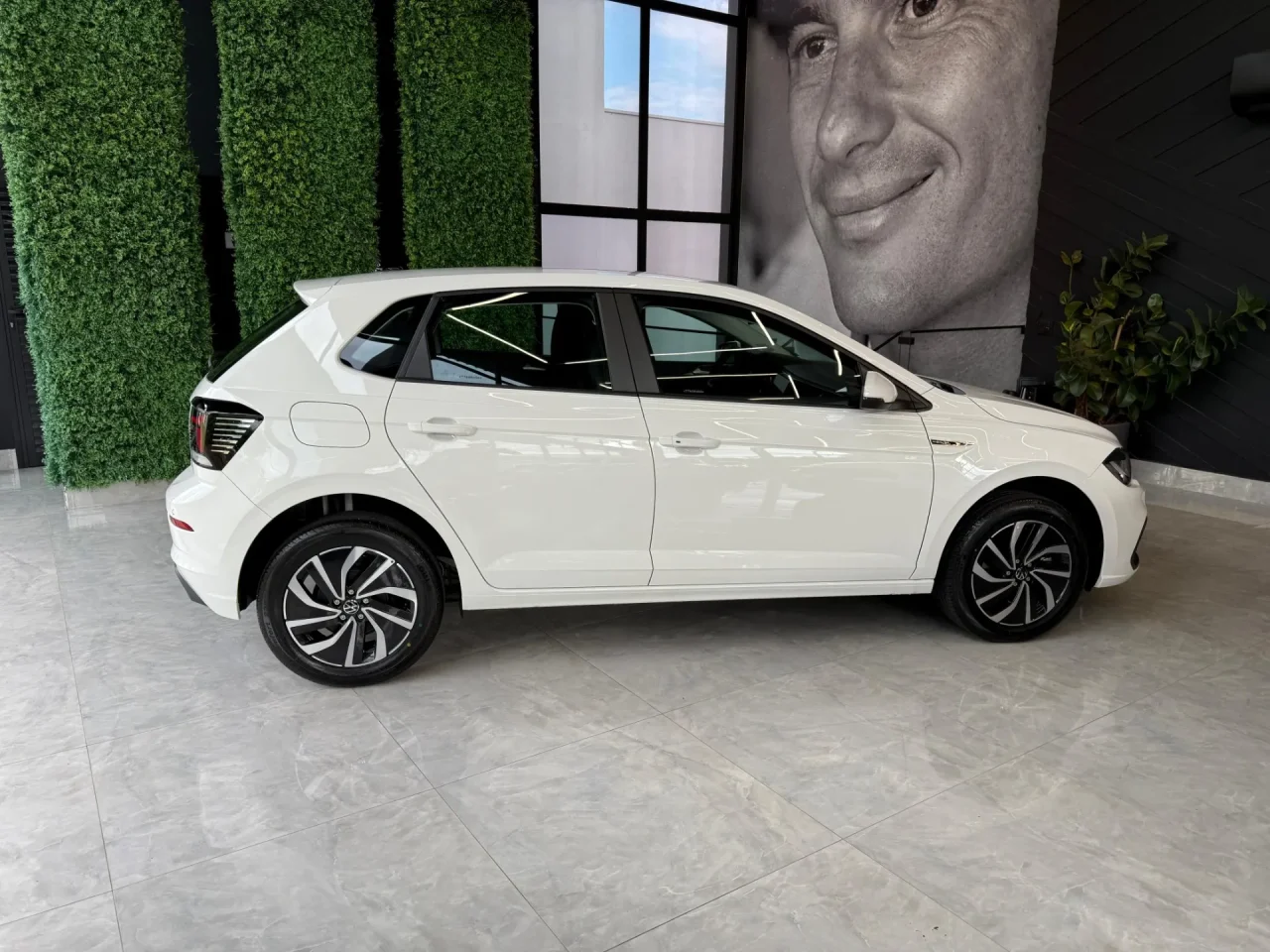 Volkswagen Polo Highline é liberado para PcD com mega desconto de R$ 16.159