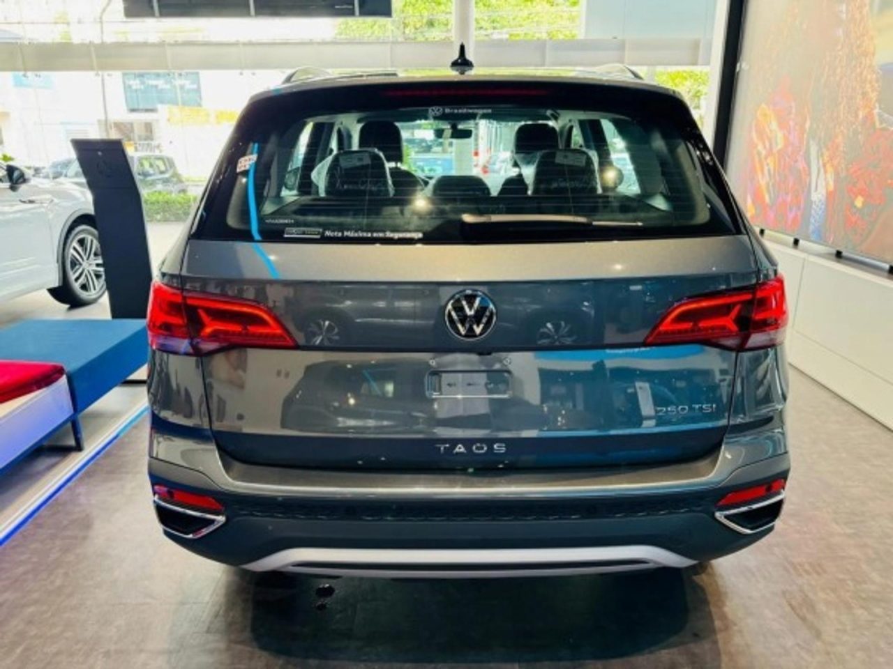 Volkswagen Taos Comfortline está com bolada de desconto de R$ 20.399 para CNPJ