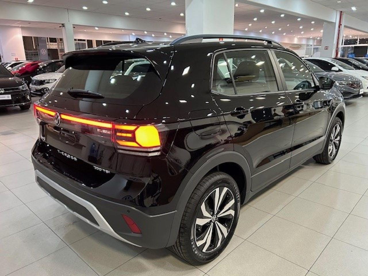 Com desconto de R$ 30 mil, Volkswagen T-Cross 200 TSI custa menos que Pulse