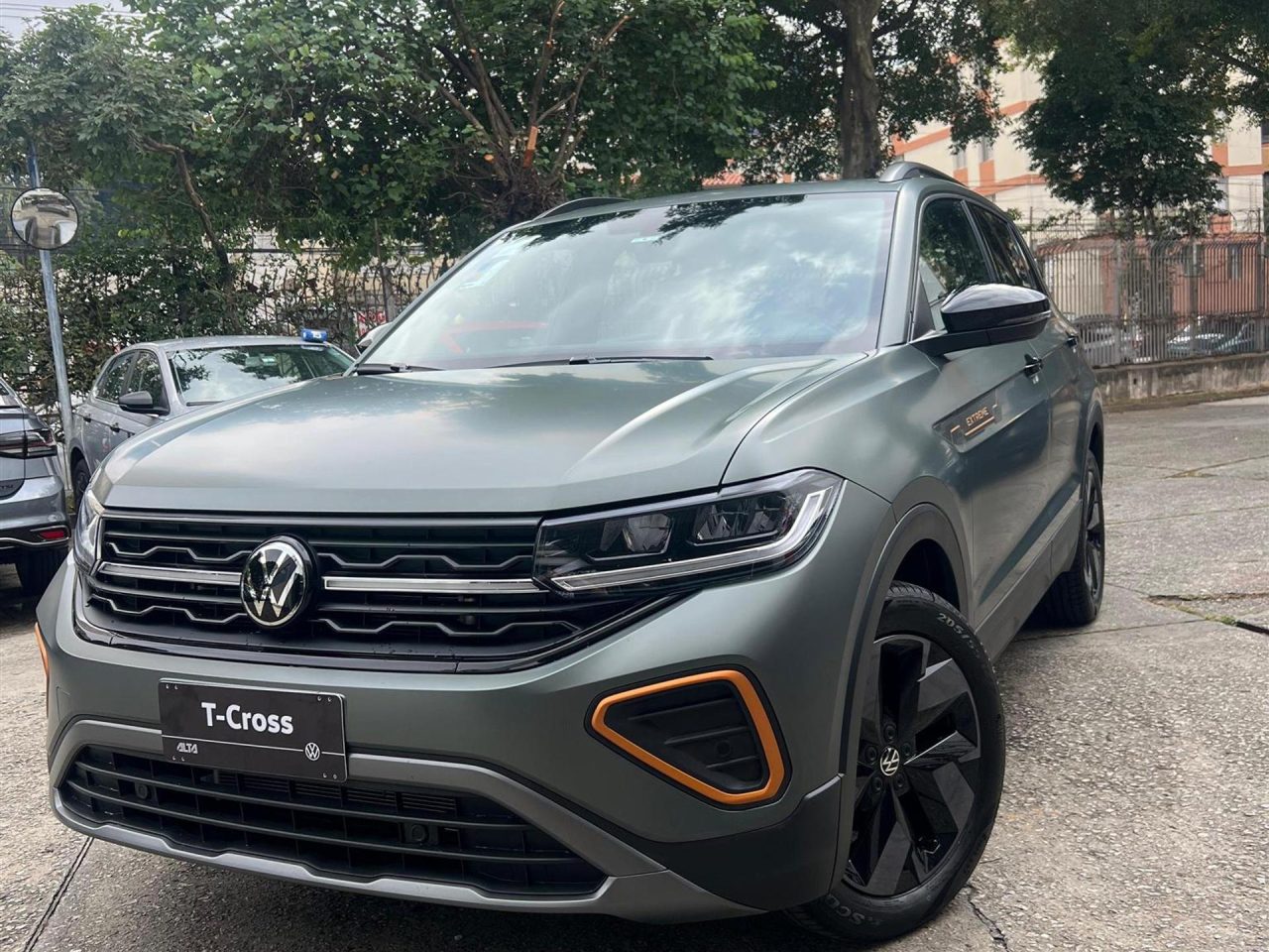Com desconto de R$ 30 mil, Volkswagen T-Cross Extreme custa menos que Dolphin