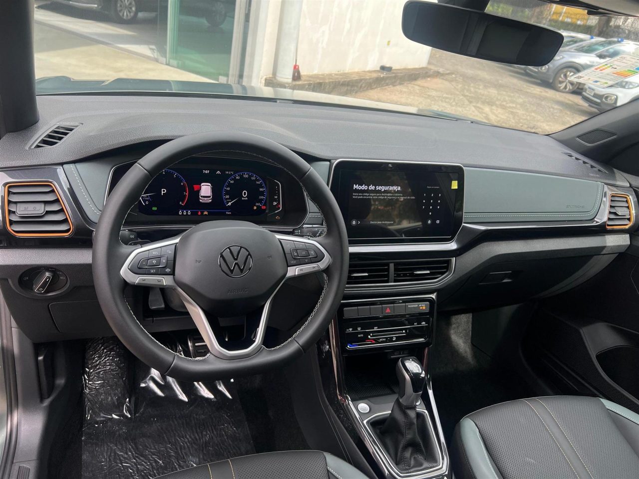 Com desconto de R$ 30 mil, Volkswagen T-Cross Extreme custa menos que Dolphin