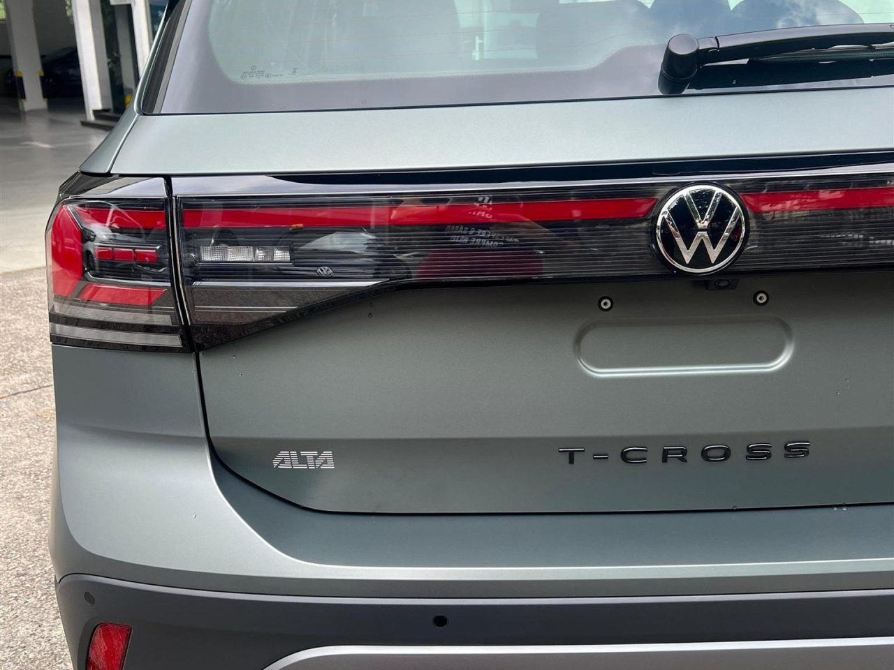 Com desconto de R$ 30 mil, Volkswagen T-Cross Extreme custa menos que Dolphin