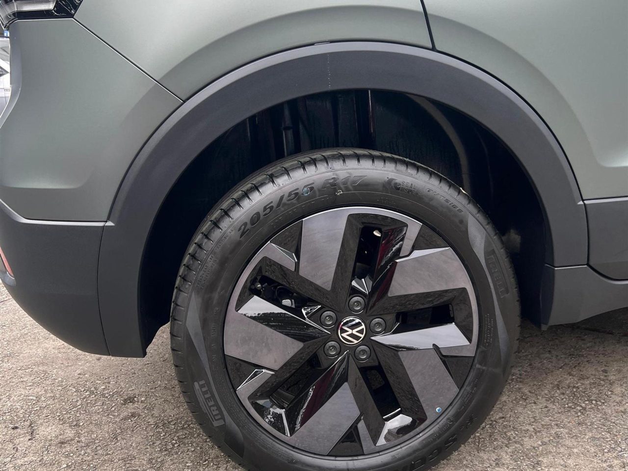 Com desconto de R$ 30 mil, Volkswagen T-Cross Extreme custa menos que Dolphin