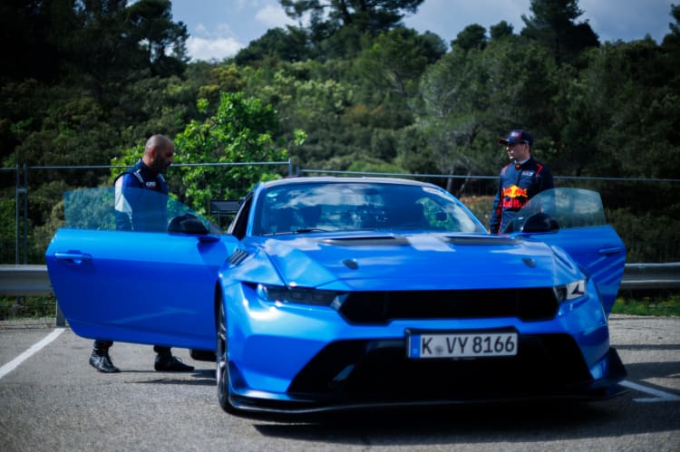 Verstappen assume o volante do Ford Mustang GTD e dá seu veredicto