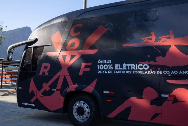 Flamengo acelera rumo ao futuro com ônibus 100% elétrico da BYD