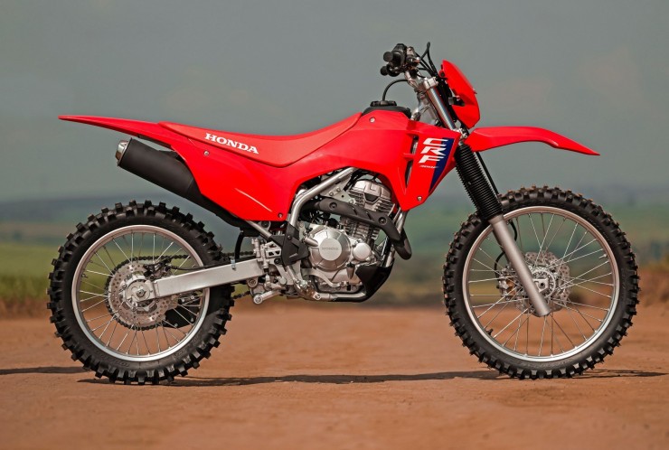 Honda apresenta a nova CRF 300F 2026 com motor mais potente