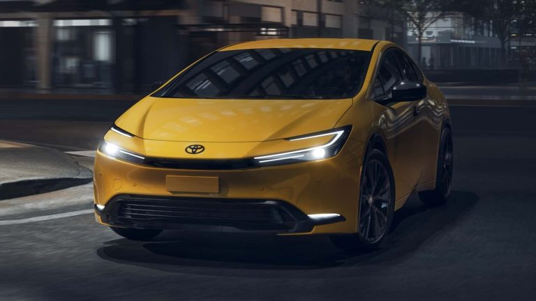 Toyota revelará no Brasil o Prius híbrido plug-in flex