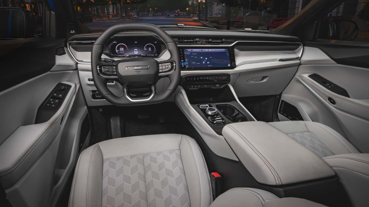 Jeep lança Cherokee 2026 híbrido com autonomia de até 800 km