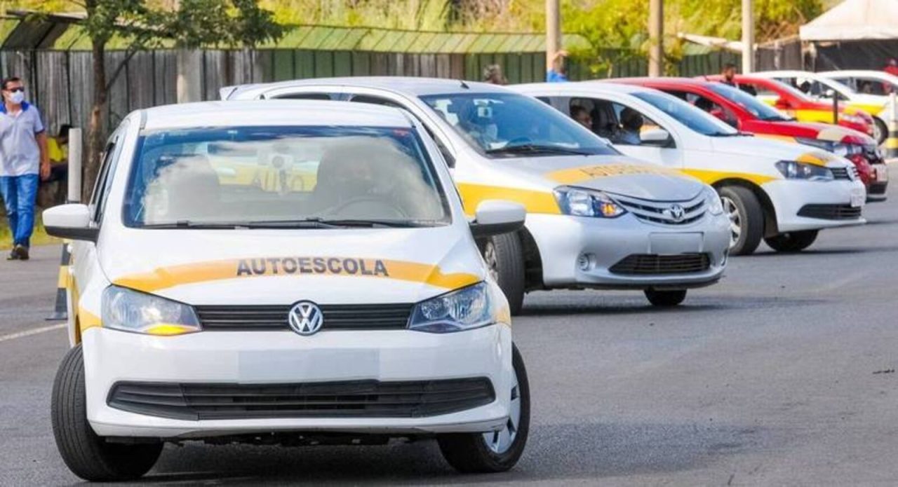 Fim do curso em autoescola? Governo estuda mudança nas regras da CNH