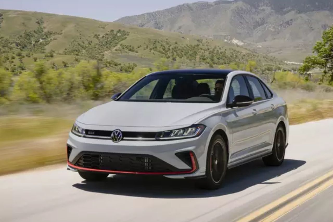 Novos VW Golf GTI e Jetta GLI terão lançamento em Barretos 2025