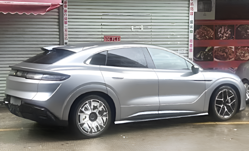 BYD Yangwang U7 GT surge quase sem disfarces em versão esportiva