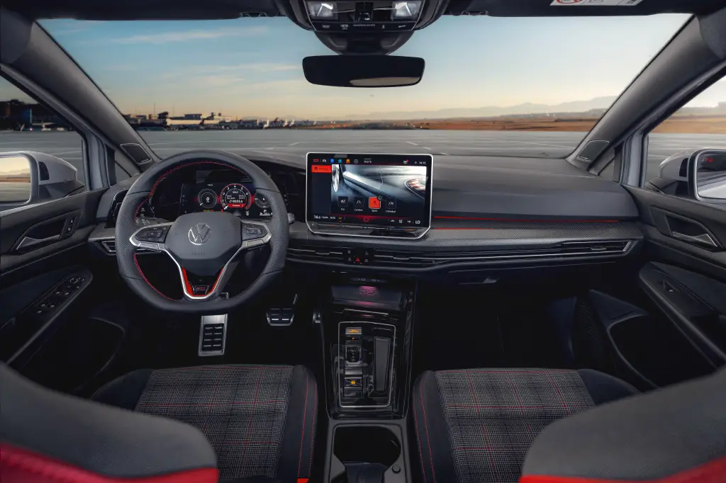 Volkswagen Golf GTI chega ao Brasil com pré-venda a R$ 430 mil