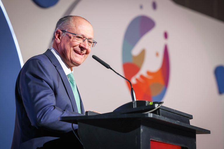 Alckmin celebra alta de 108% nas vendas graças ao incentivo do governo