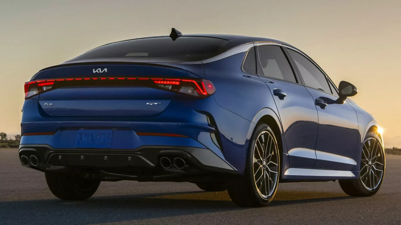 Kia convoca recall de mais de 100 mil sedans K5 devido a peças soltas