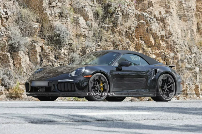 Porsche 911 Turbo Conversível 2026 surge em testes com sistema híbrido