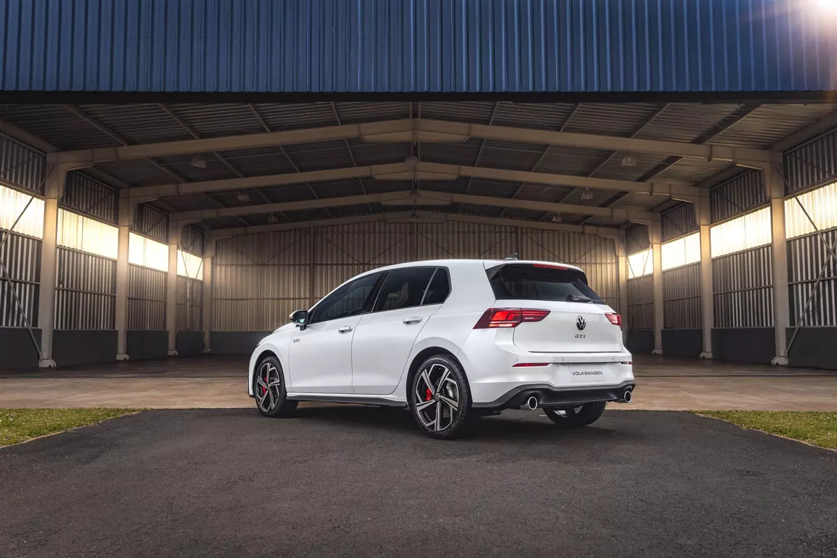 Volkswagen Golf GTI desembarca no Brasil como sonho caro: R$ 430 mil
