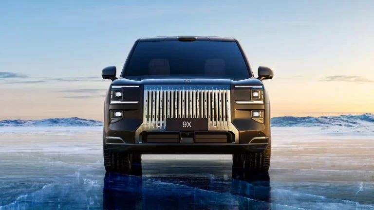 Zeekr 9X híbrido plug-in impressiona com 1.381 cv e autonomia elétrica de 302 km