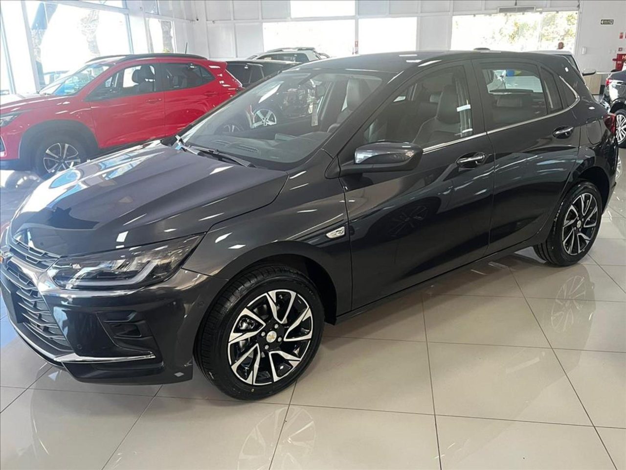Chevrolet baixa preço do Onix Premier em R$ 18.300 para PcD em agosto