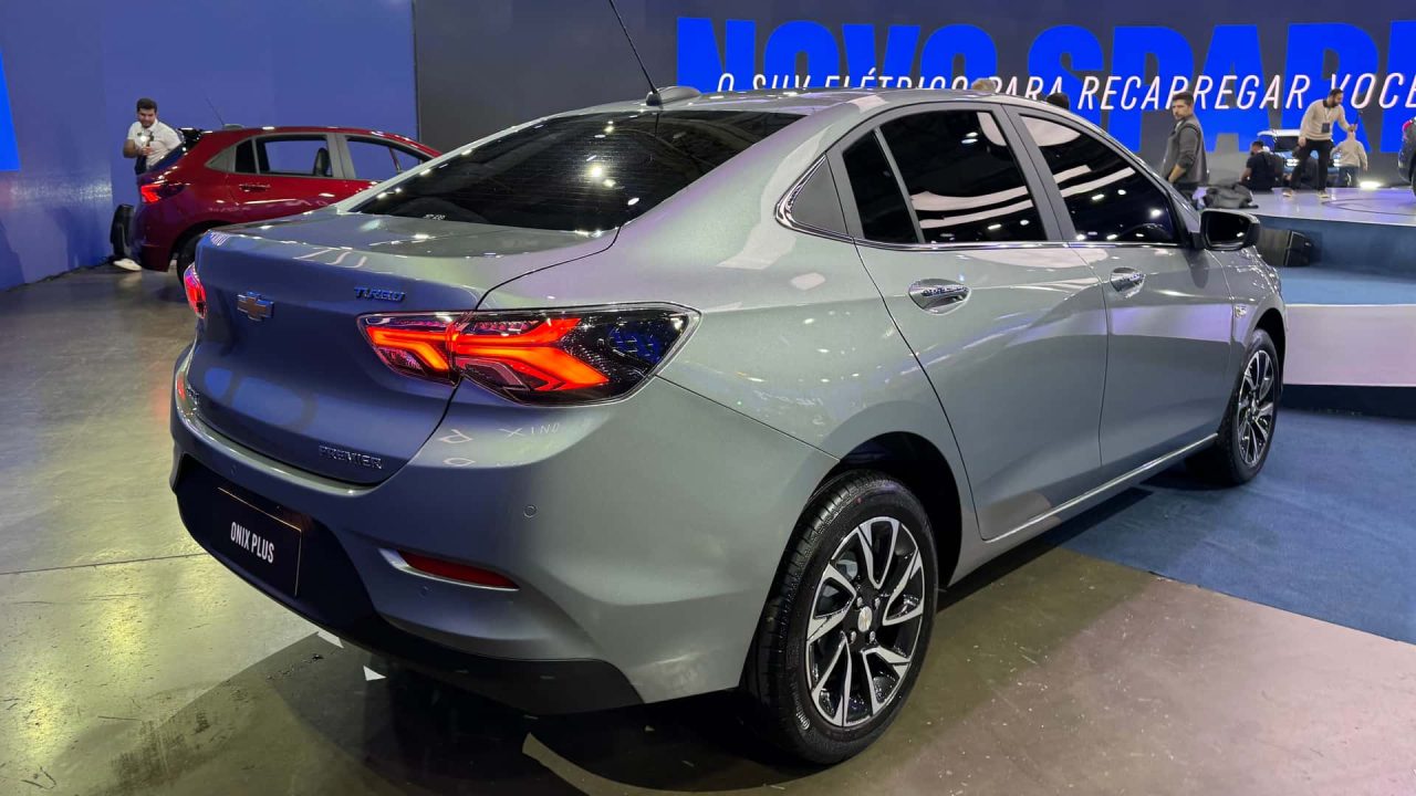Chevrolet Onix Plus Turbo AT fica até R$ 26.700 mais barato para PcD