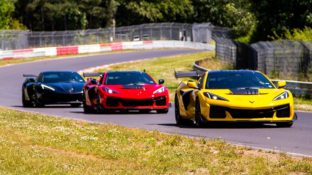Chevrolet Corvette supera Ford Mustang em Nürburgring com tempo recorde