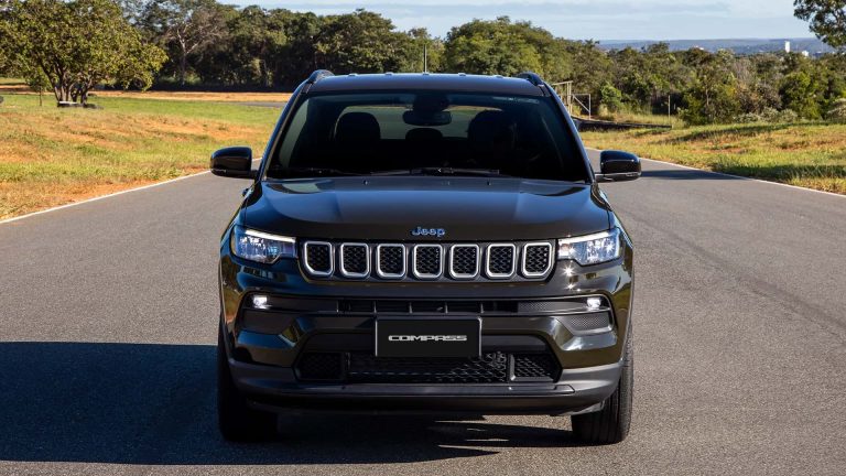 Jeep Compass 2026 chega com menos versões e cortes de até R$ 20 mil nos preços