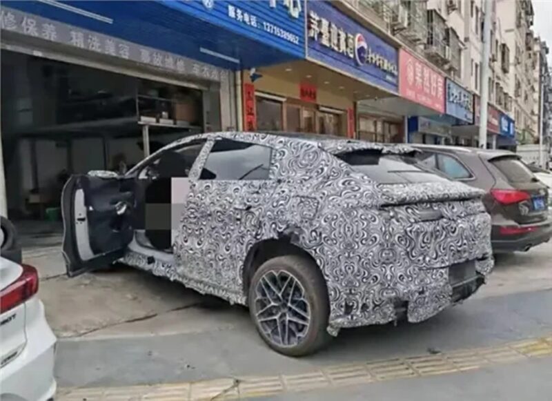 BYD Yangwang U7 GT surge quase sem disfarces em versão esportiva