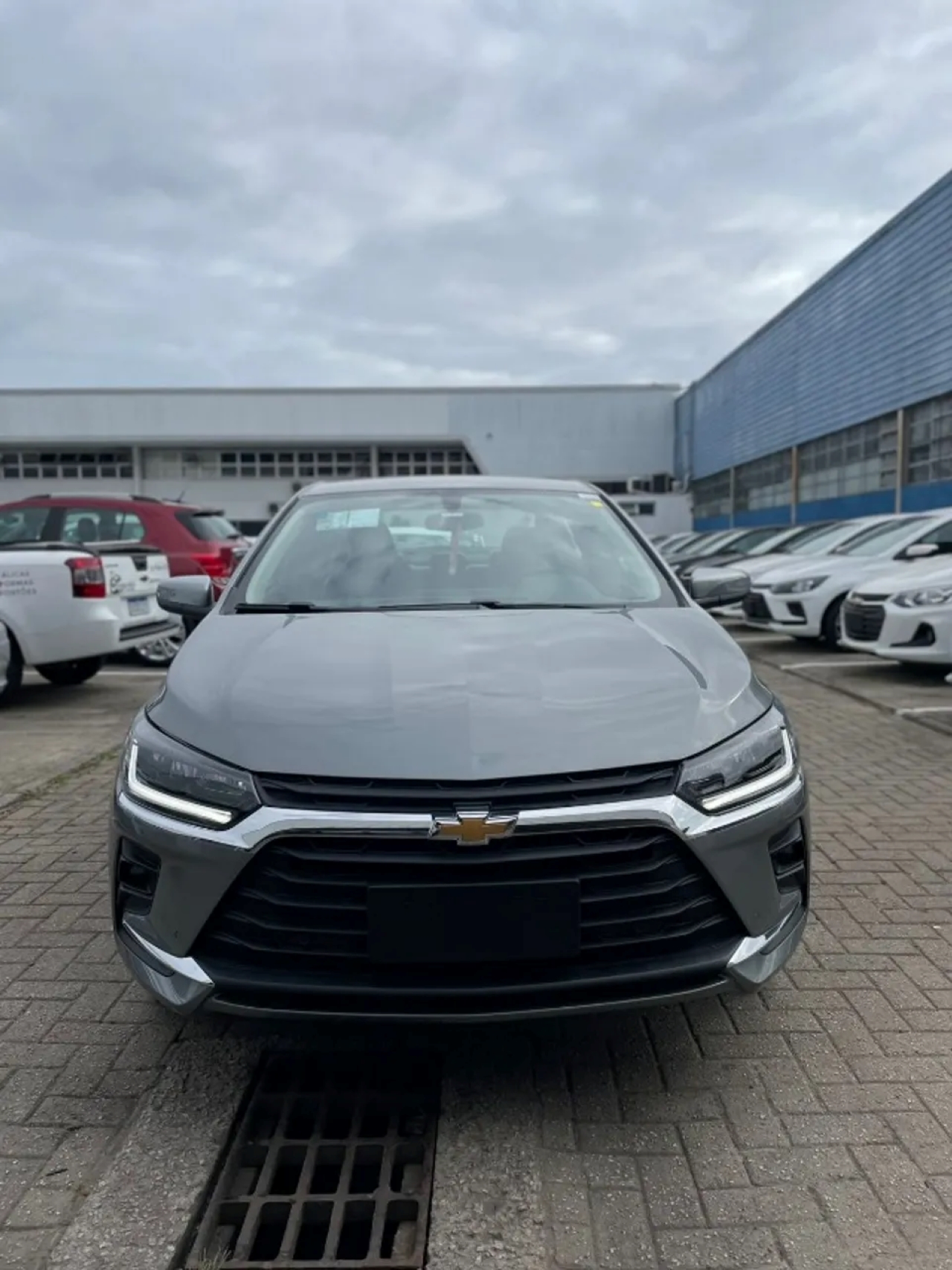 Chevrolet Onix Plus AT Turbo com desconto de R$ 28 mil custa menos que Polo em promoção