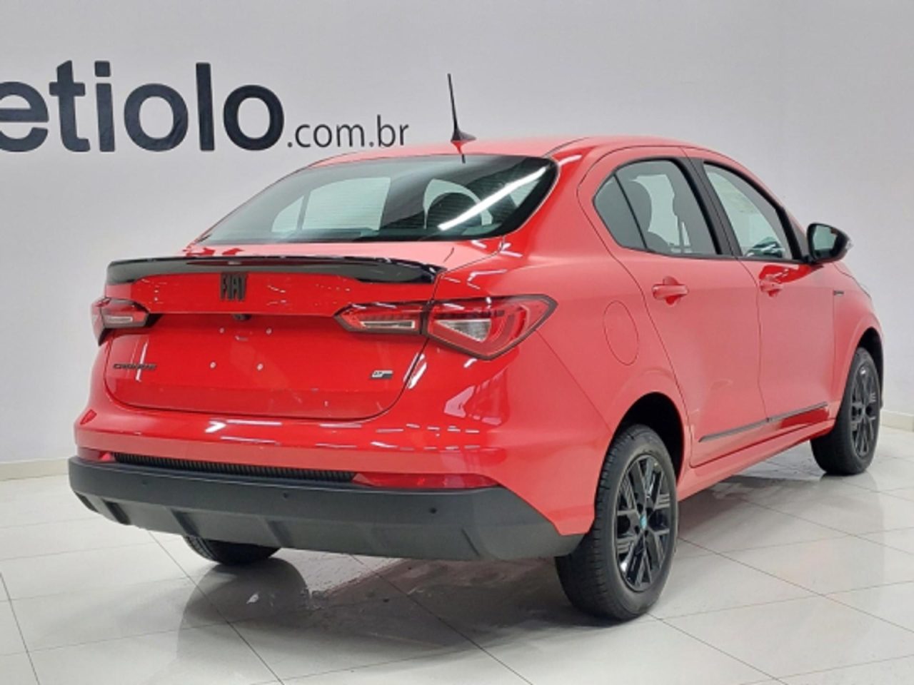 Fiat Cronos Drive 1.0 tem desconto de R$ 13,3 mil para CNPJ em agosto